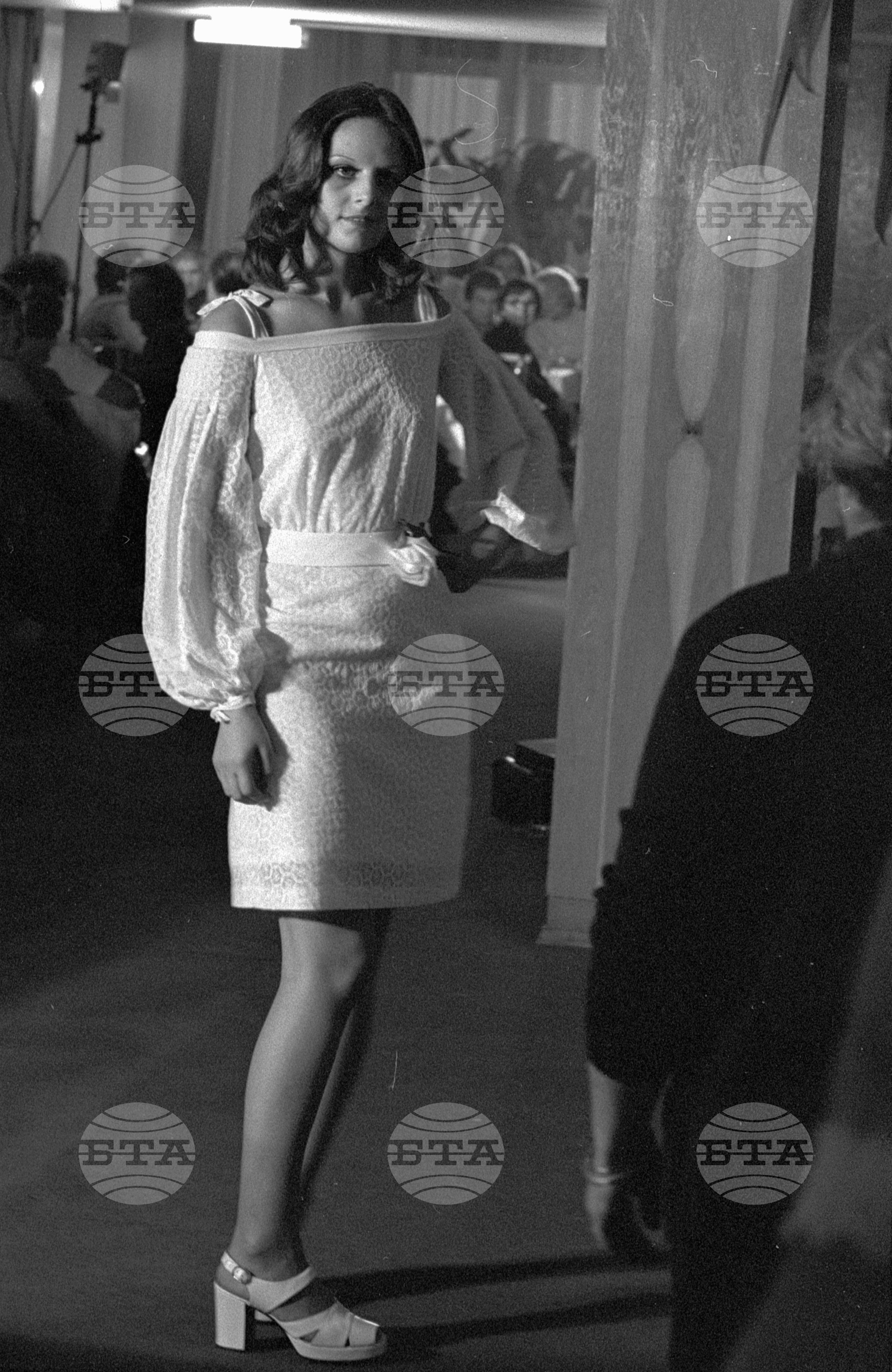 Модели на Центъра за нови стоки и мода (ЦНСМ) сезон 1973-1974 година
