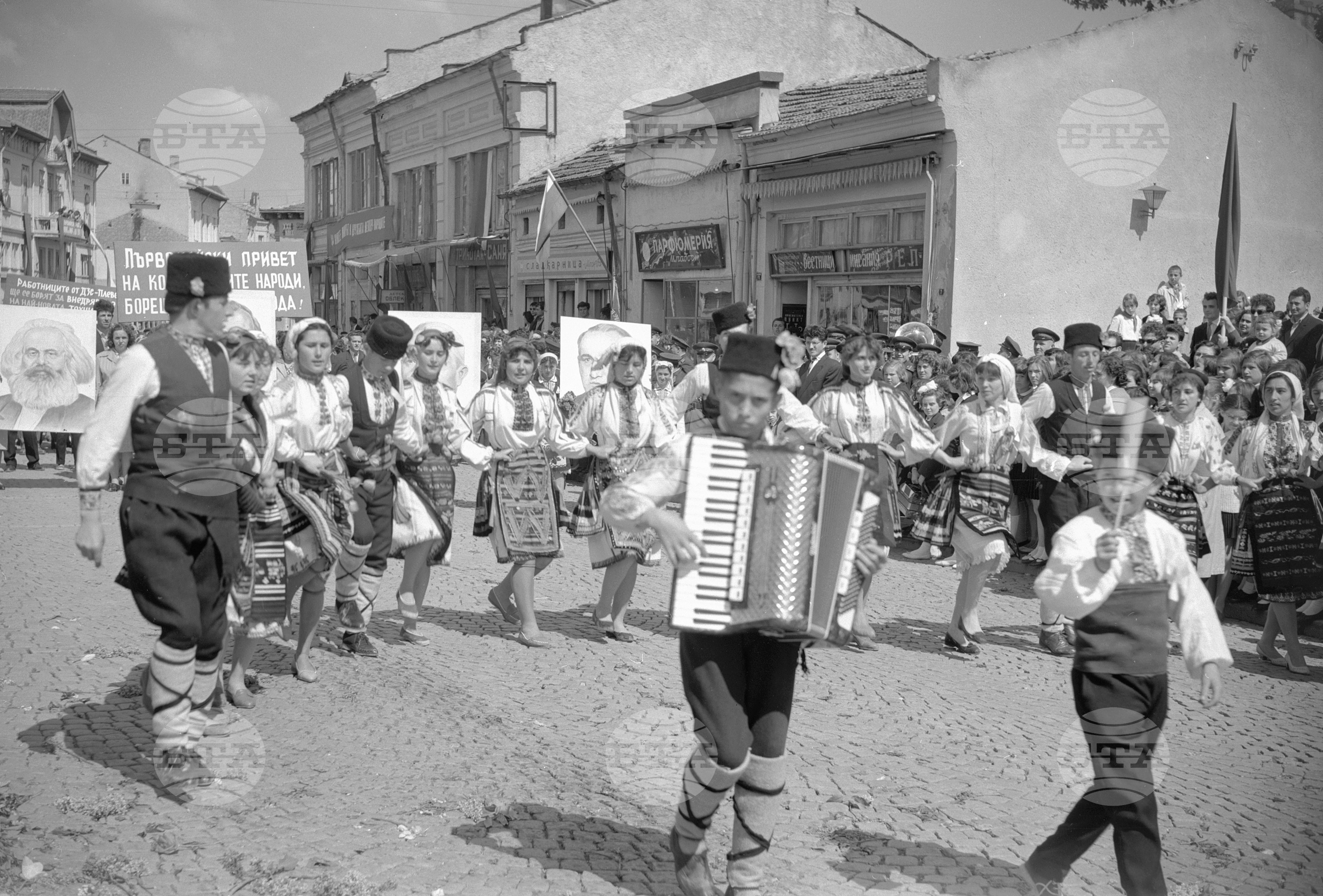 Първомайската манифестация на трудещите се в Плевен 1962г. част 3
