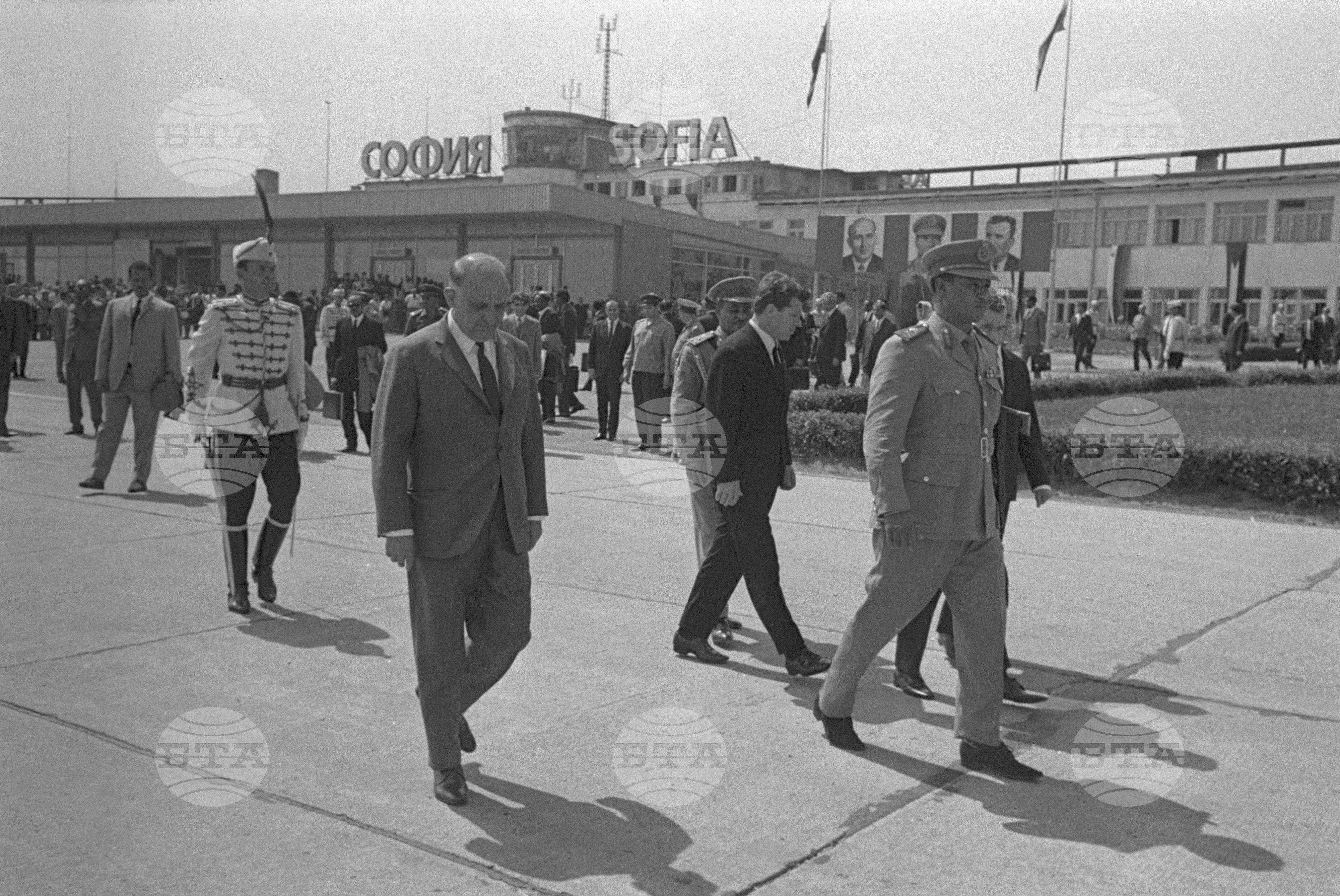 Генерал-майор Джафаар Мохамед Нимейри на посещение в България - част 5