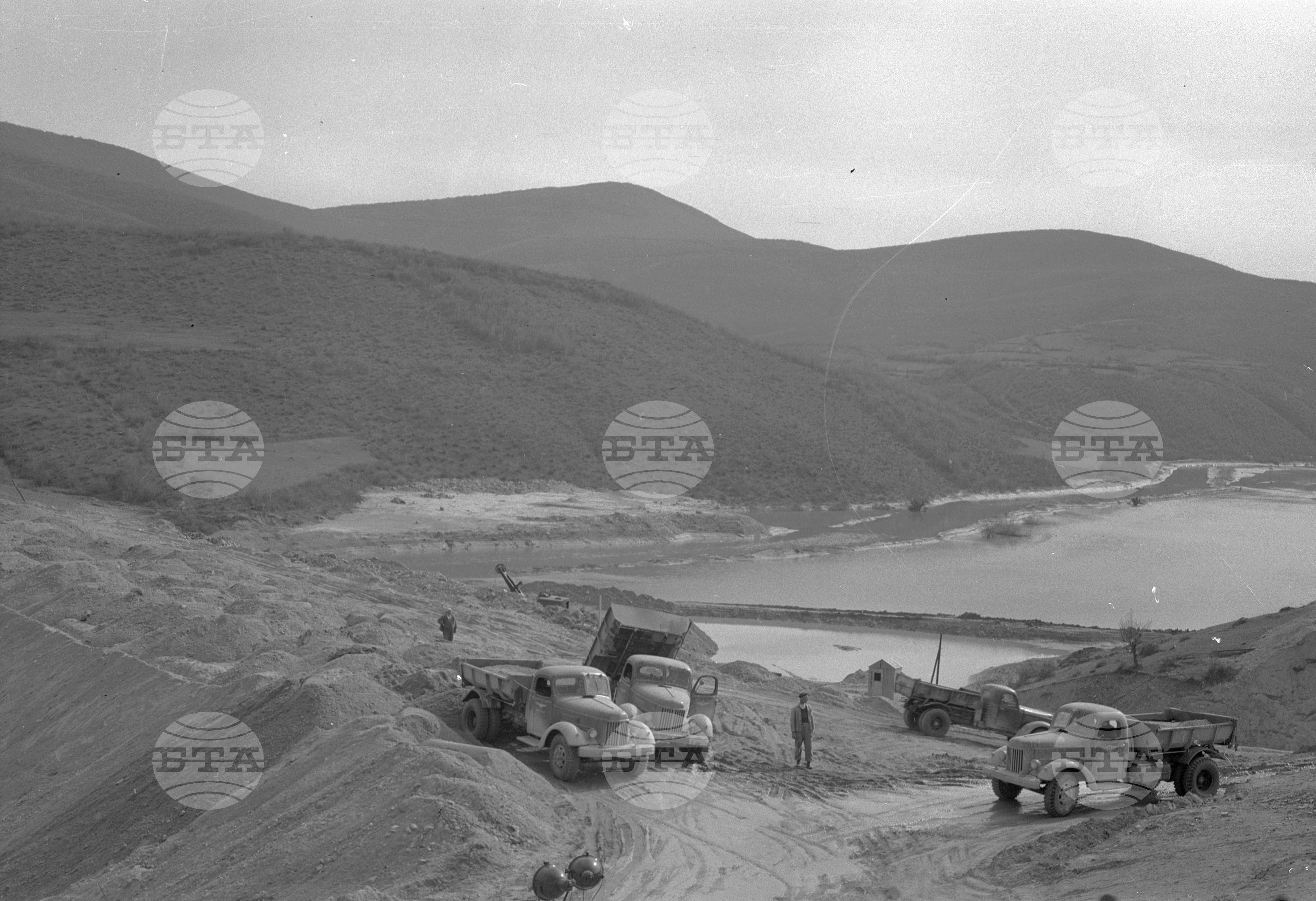 На строежа на язовир "Жребчево", Сливенски окръг - 1963 година