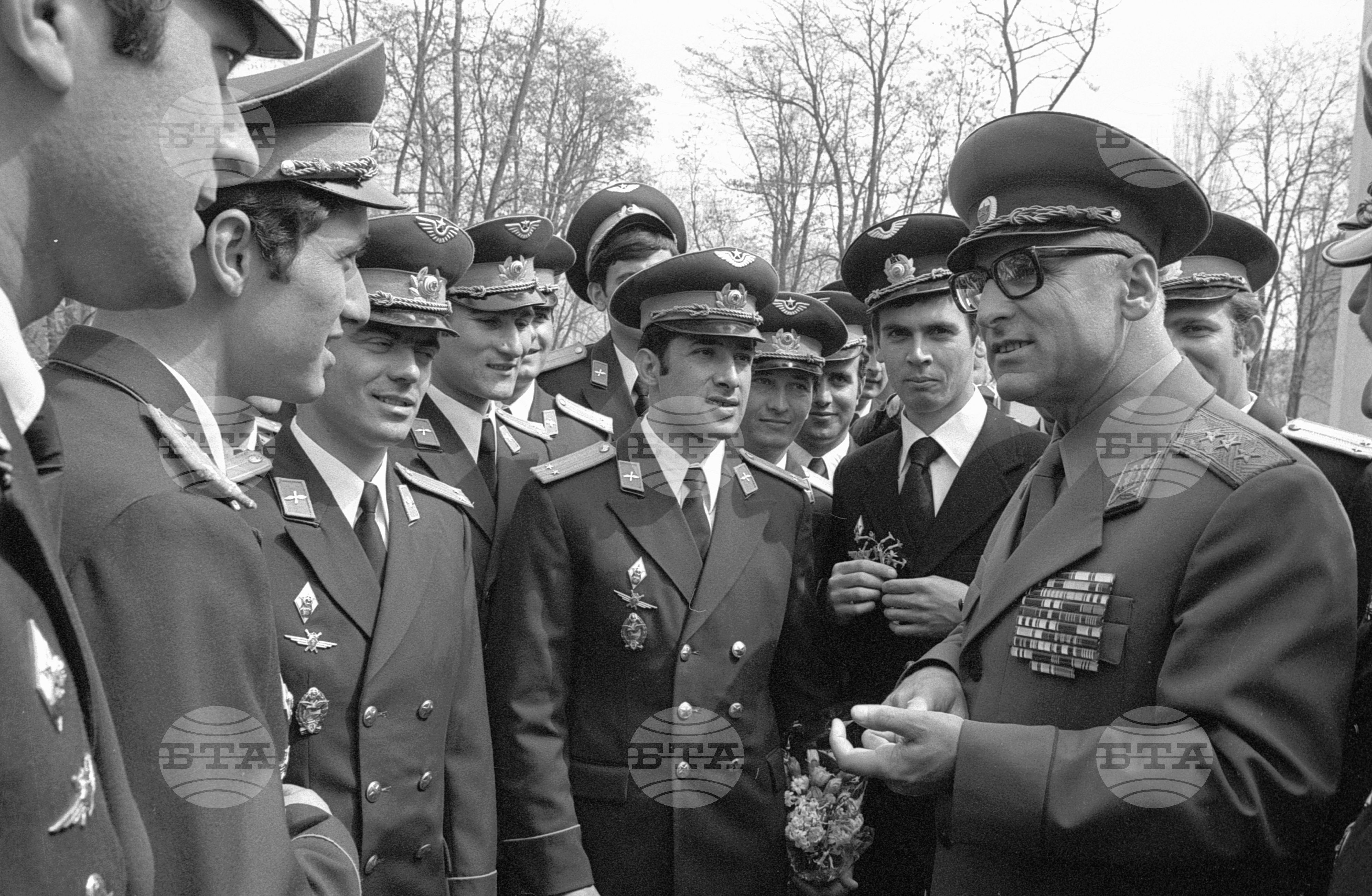 Випуск "Освобожденски" на  Висше народно военновъздушно училище (ВНВВУ; дн. ВВВУ) "Георги Бенковски" - град Долна Митрополия