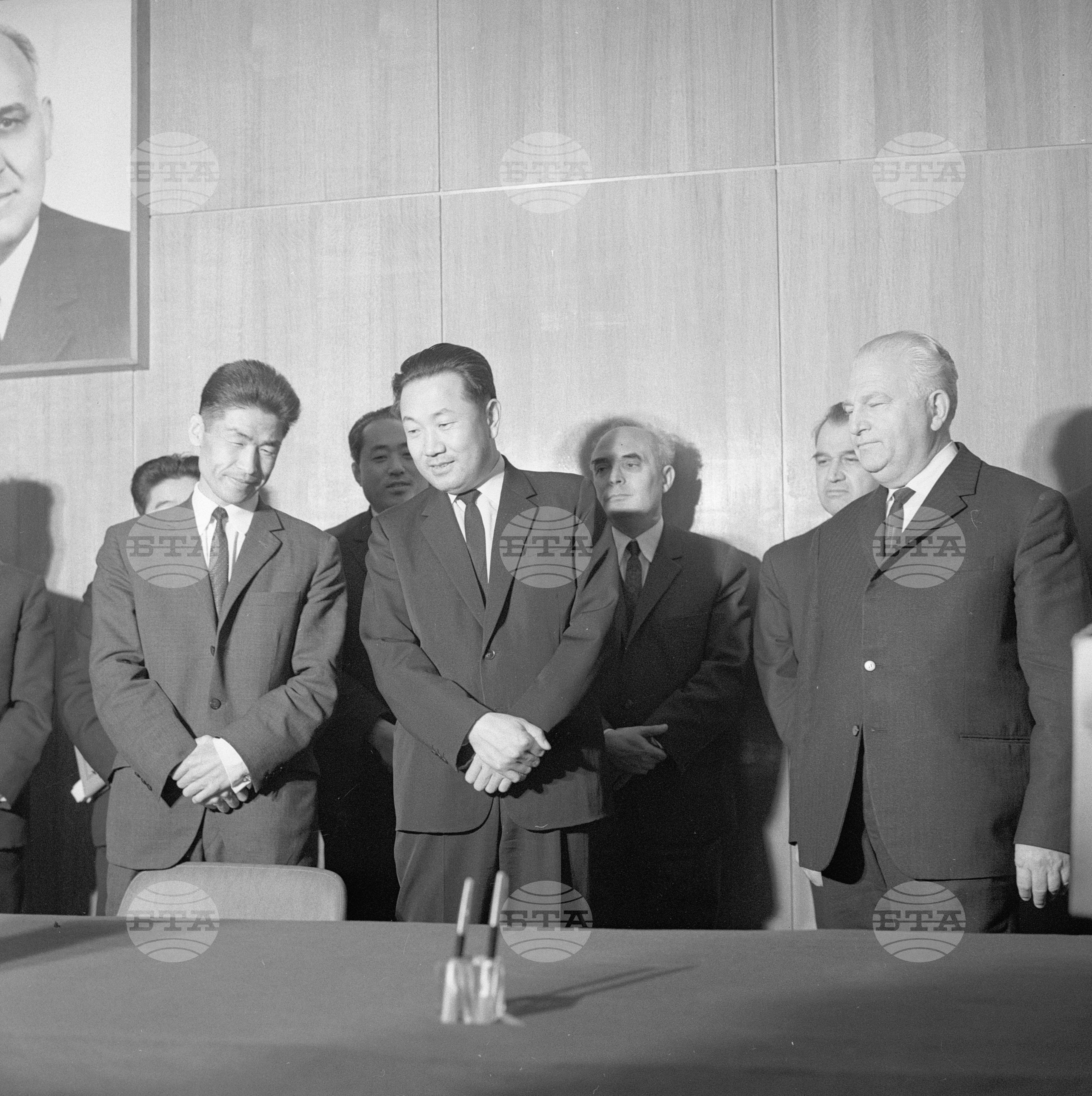 Подписване спогодба между Корейска народно-демократична република и България в Министерството на външната търговия